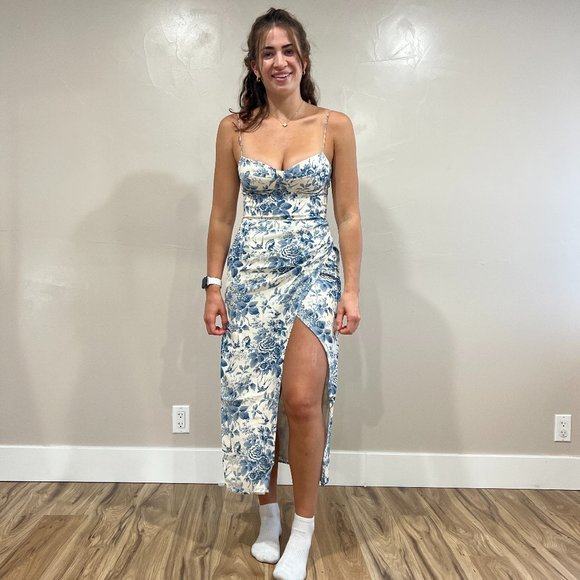 Reformation Dresses & Skirts - Reformation Kourtney Dress | Pompadour 🎉SALE🎀 NEW